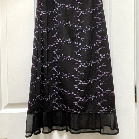 Hourglass Sleeveless Dress, size medium. - Picture 10 of 13